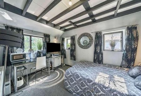 Swan Lane, Stoke Orchard, Cheltenham, Gloucestershire, GL52 - Photo 4