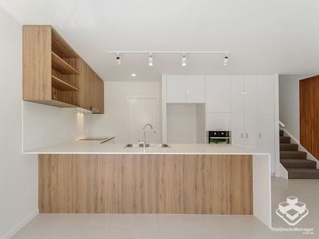 MODERN DESIGNED Townhouse - Donât miss out! - Photo 2