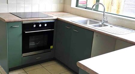 Tidy property in a prime location - Photo 5