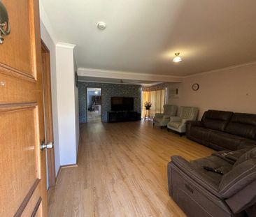 Spacious Family Home in Courtenay Gardens Estate - Photo 2