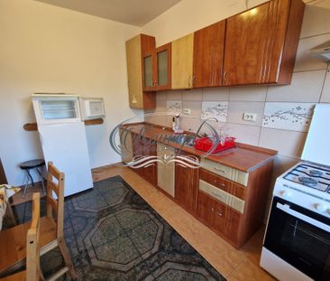 Casa cu 5 camere, garaj si curte in Andrei Muresanu - Photo 2
