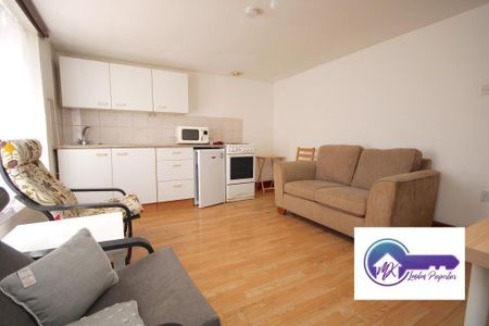 Studio to rent - Photo 3