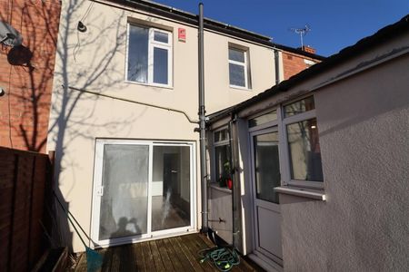 4 BED Terraced House To rent - Photo 2