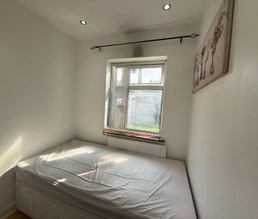 4 bedroom terraced house to rent - Photo 5