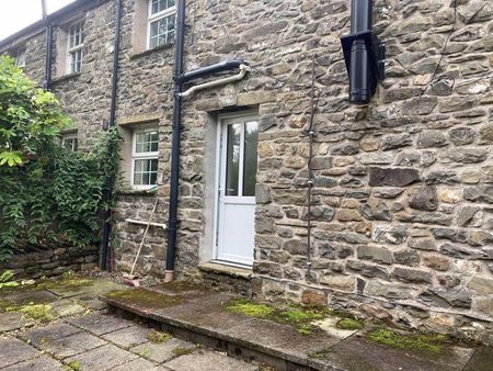 2 bedroom terraced house to rent - Photo 2