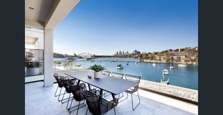 Luxury deep waterfront residence - Photo 2