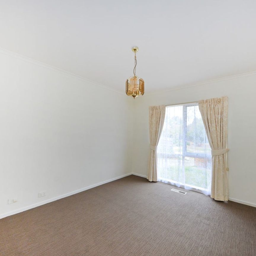 1/3 County Place, Wheelers Hill, Vic 3150 - Photo 1