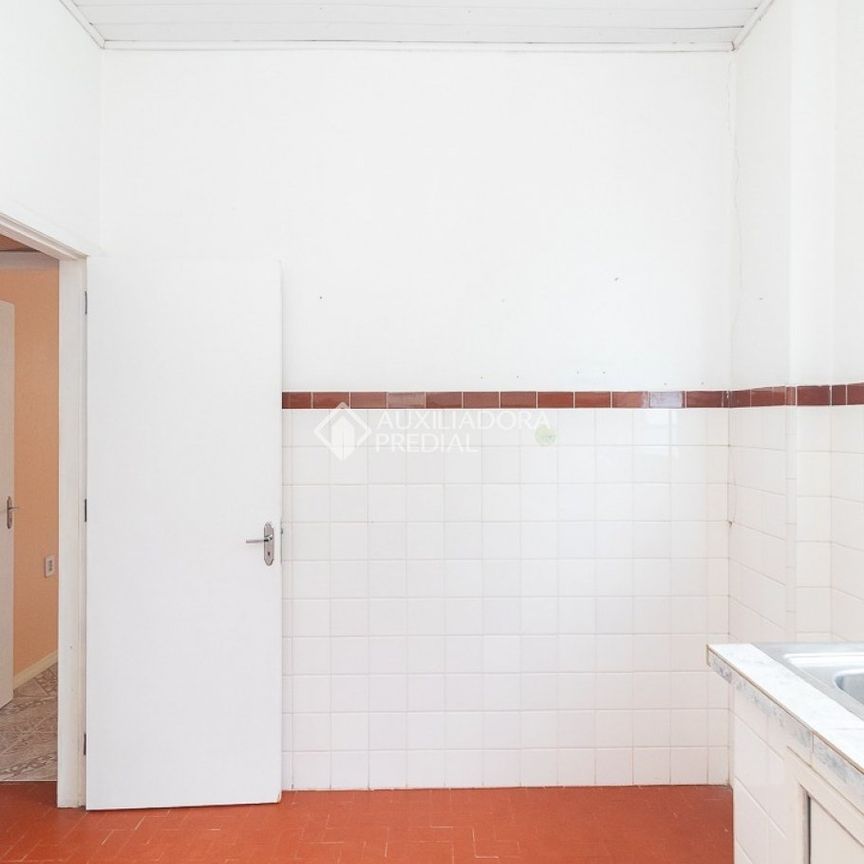 Casa com 1 quarto e 70m² para alugar em Menino Deus, Porto Alegre. - Photo 1