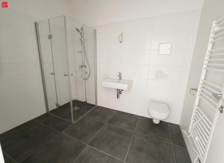 Großzügiger Altbauflair im hellen Dachgeschoss - Photo 5