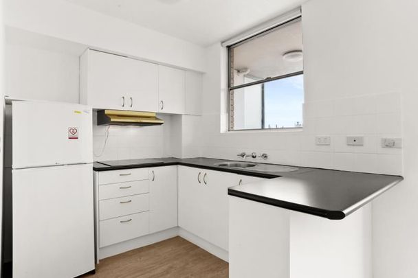 Studio Aparmtent in the Heart of Bondi! - Photo 1