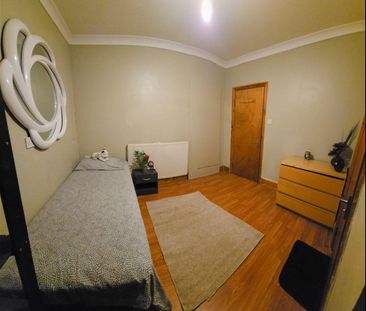 Room in a Shared House, Grove Green Road, E11 - Photo 4