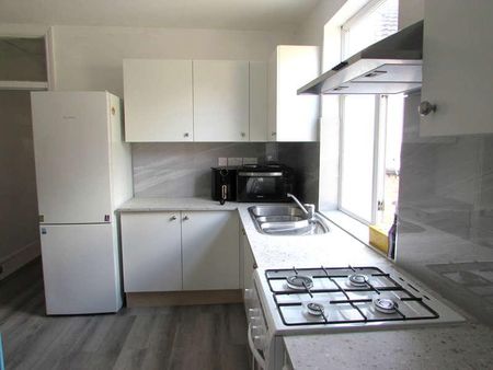 Rosslyn Crescent, Harrow, Middlesex, HA1 - Photo 2