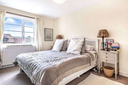 Beautifully presented four bedroom family home. - Photo 5