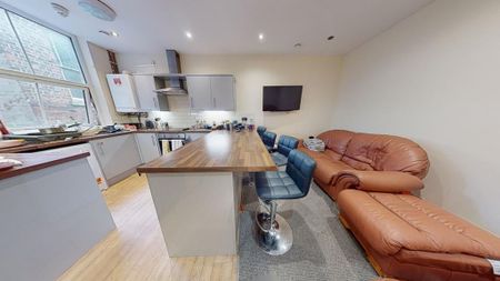 4 bedroom flat to rent - Photo 2