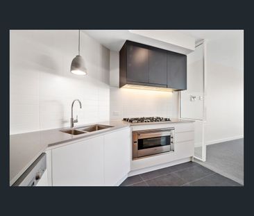 NORTH FACING THREE BEDROOM APARTMENT WITH DISTRICT VIEWS - Photo 4