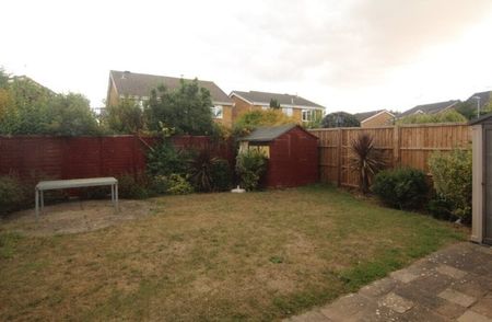 Lemur Drive, Cambridge £2,200 pcm ⓘ The monthly or weekly payment required by the landlord. Read our glossary page , 4 bedrooms, detached house, to let * Tenant info - Photo 5