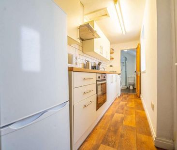 4 bedroom house of multiple occupation to rent - Photo 3