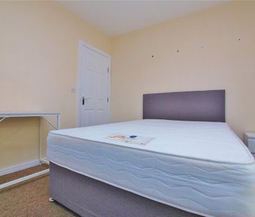 6 bedroom detached house to rent - Photo 3