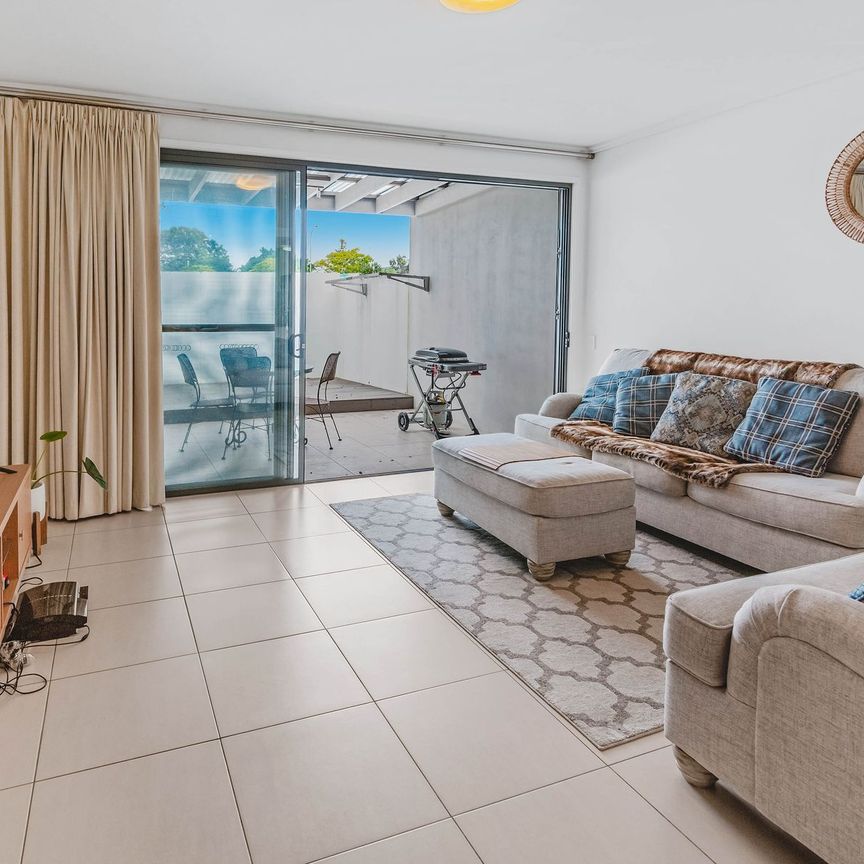 COMPLEX LIVING!!! Amazing Three (3) bedroom Townhouse in the Paddington Terraces complex - Photo 1