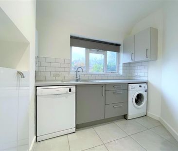 3 bedroom maisonette to rent - Photo 2