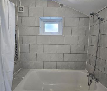 3 bedroom flat to rent - Photo 3