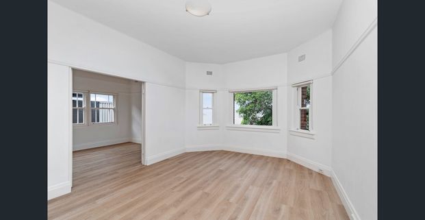 Three bedroom apartment with harbour views - Photo 1