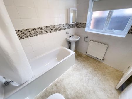 4 bedroom terraced house to rent - Photo 5