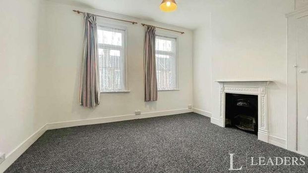 Wallis Avenue, Southend-on-sea, Essex, SS2 - Photo 1