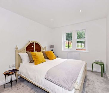 A ground floor two bedroom apartment in a newly converted gated dev... - Photo 1