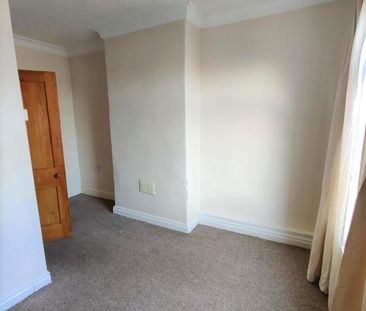 4 bedroom end of terrace house to rent - Photo 4