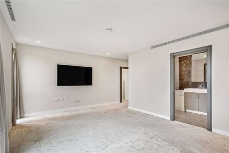 A luxurious 4 bedroom apartment of the top floor of Fairwater House. - Photo 2