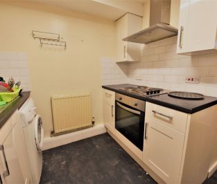 12 bedroom House in Flat A & B & C, Leeds - Photo 6