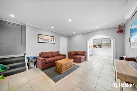 Split Level 2 Bedroom Townhouse in Central Queanbeyan - Photo 5
