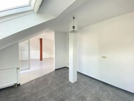 Dachgeschosswohnung mit großzügiger Loggia und viel Tageslicht - Foto 3