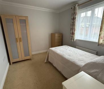 3 bedroom detached bungalow to rent - Photo 6