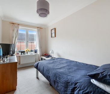 To Let 2 Bed Apartment - Photo 3