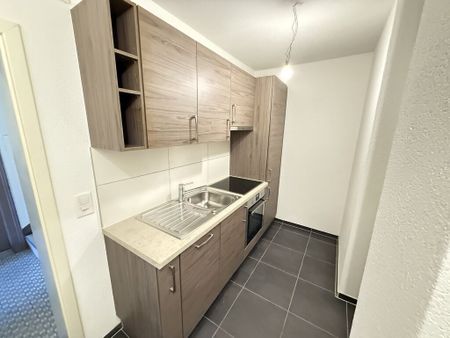 Close to the train station and shops - 3 months of net rent offered - Photo 5