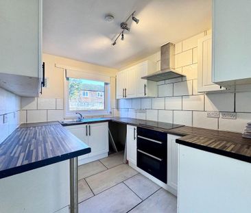 3 bedroom end of terrace house to rent - Photo 3