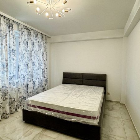 Inchiriere un apartament 2 camere zona centrala - Photo 3