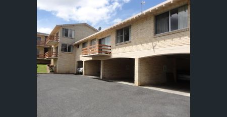 STYLISH UNIT CLOSE TO BUZZING CBD - Photo 4