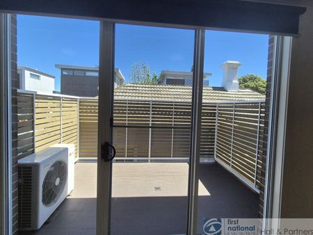 Bright and spacious 1-bedroom apartment - Photo 3