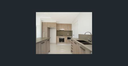 Near New 3 bedroom 3 bathroom townhouse - Photo 5