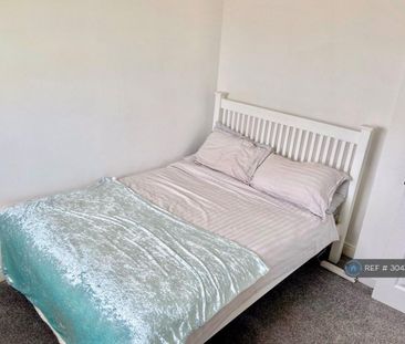 3 bedroom end of terrace house to rent - Photo 3