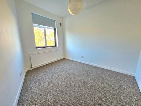 4 bedroom semi-detached house to rent - Photo 4