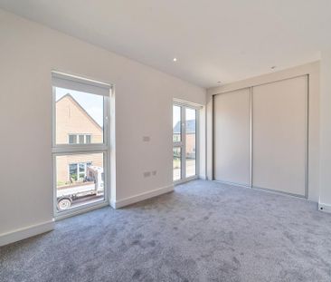 3 bedroom semi-detached house to rent - Photo 3