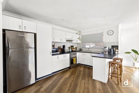 Charming Two Bedroom Villa In Convenient Location - Photo 5