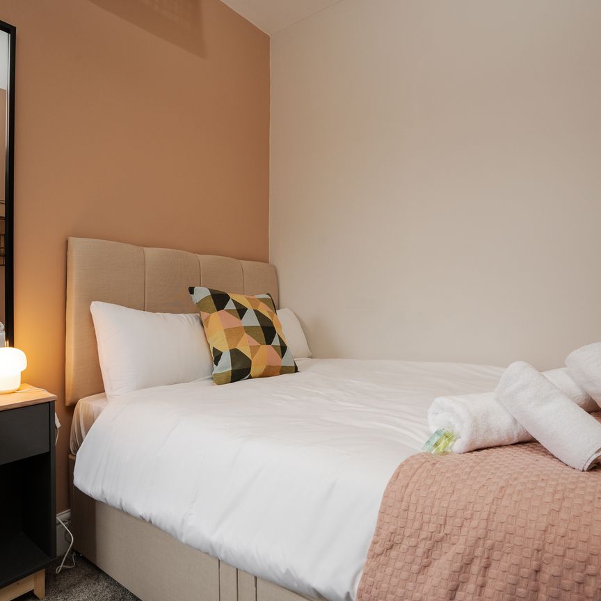 Distinctive 6-Bedroom House Share in Aigburth - Photo 1