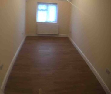 Beautiful 4/5 Bed house to let for £3500 in Wembley HA9 Available 7... - Photo 4