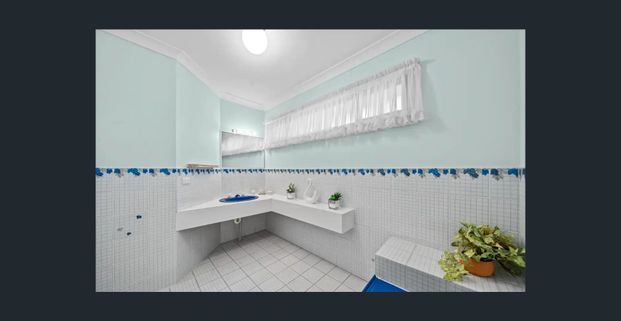 WATERFRONT LIVING, A POOL & A LITTLE BIT OF FANCY! – BENOWA WATERS - Photo 1