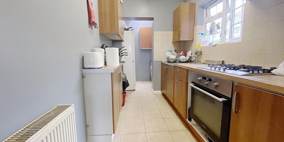 House share to rent - Photo 3
